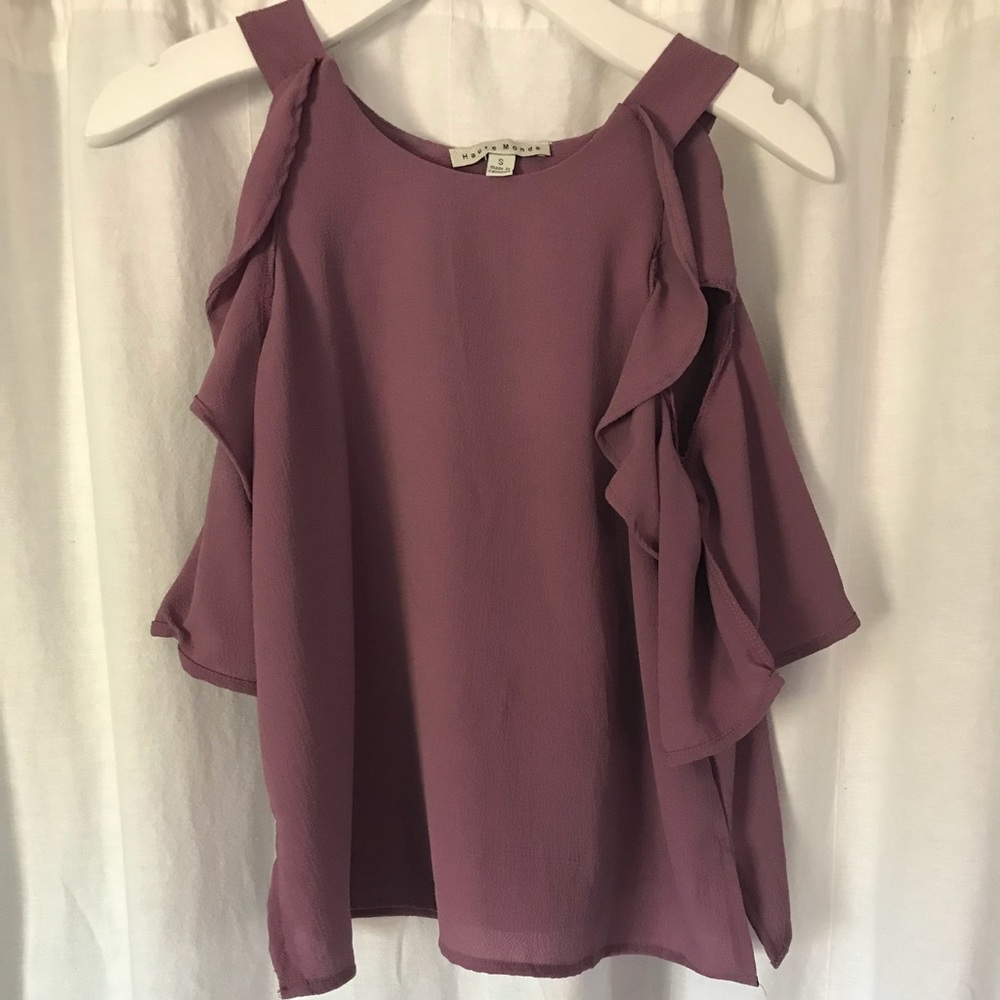 Shoulder cut- off blouse